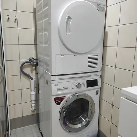 Modern Near Airport Ideal For Weekly