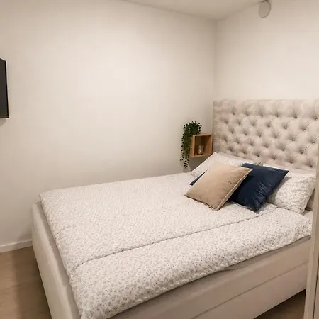 Modern Near Airport Ideal For Weekly 보도